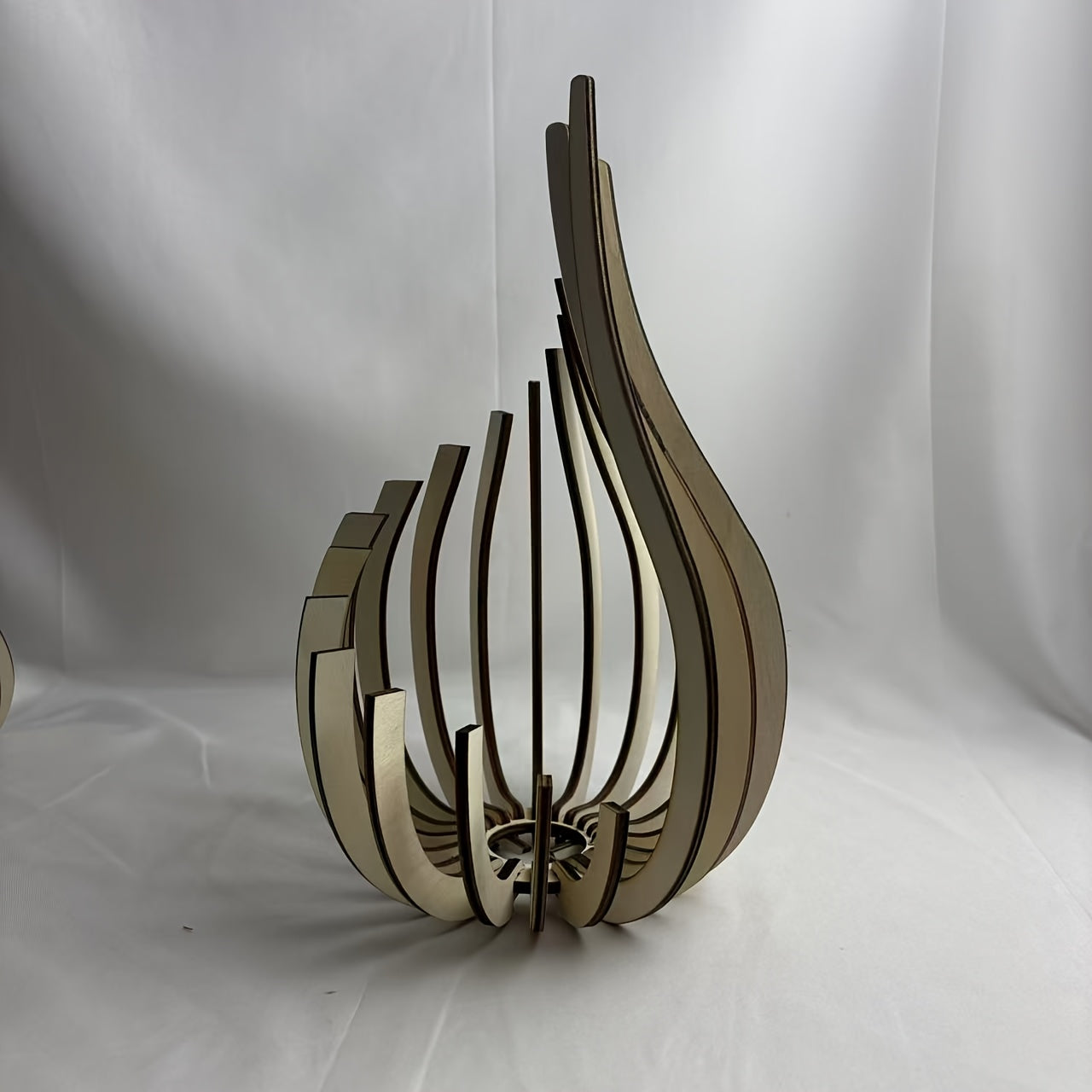 Hand-Carved Modern Minimalist Candle Holder - Elegant Artificial Wood Table Centerpiece with Natural Wood Grain, Animal-Inspired Design