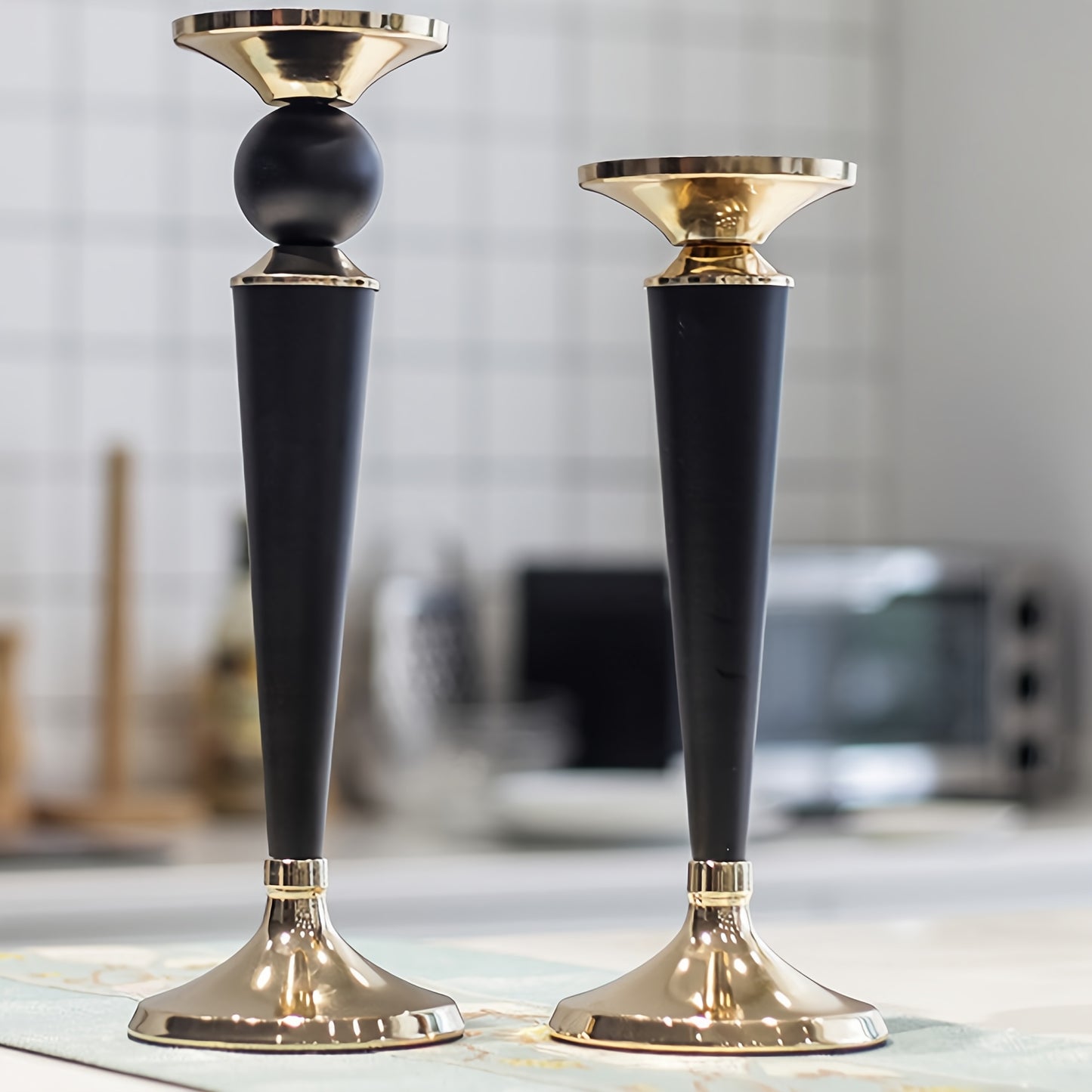1pc European retro metal candlestick, a European light luxury metal Roman column candlestick, a black and Golden metal decorative candlestick