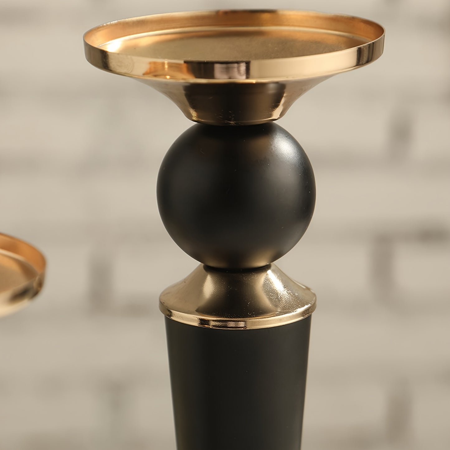 1pc European retro metal candlestick, a European light luxury metal Roman column candlestick, a black and Golden metal decorative candlestick